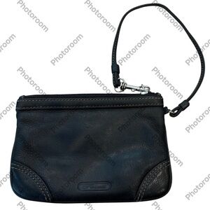 ❤️ Fossil Black pebble Leather wristlet /Wallet with Zipper Closure